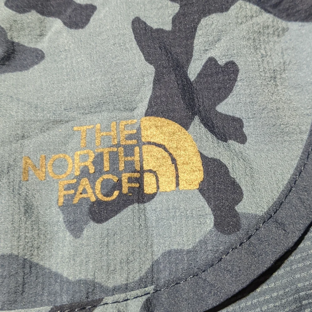 The North Face - Flyweight Active Shorts NBW91584  | Size Small: Blue Camouflage